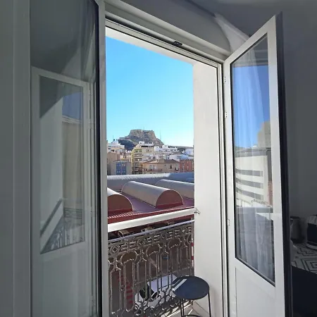 With Private Bathroom And Balcony Nearby The Mercado Central, Center And Appartamento