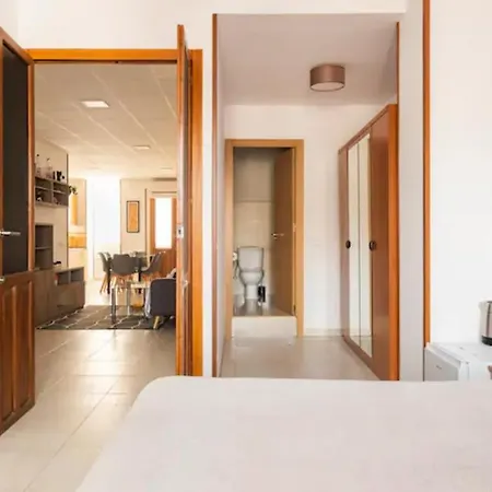 Apartment With Private Bathroom And Balcony Nearby The Mercado Central, Center And