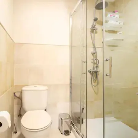 With Private Bathroom And Balcony Nearby The Mercado Central, Center And Alicante