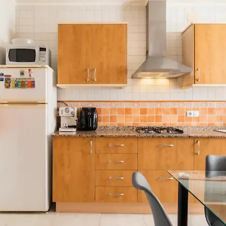 Appartamento With Private Bathroom And Balcony Nearby The Mercado Central, Center And