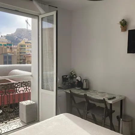 With Private Bathroom And Balcony Nearby The Mercado Central, Center And Alicante