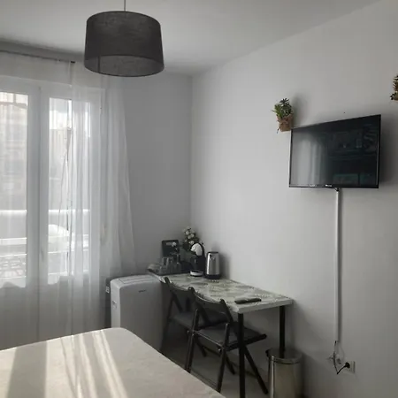 With Private Bathroom And Balcony Nearby The Mercado Central, Center And Apartment *