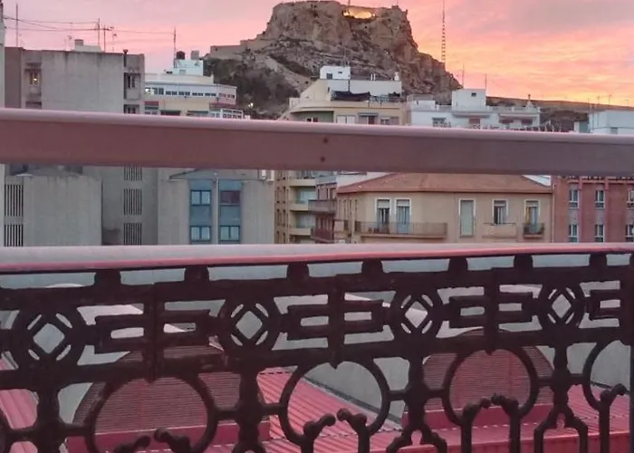 With Private Bathroom And Balcony Nearby The Mercado Central, Center And Daire *