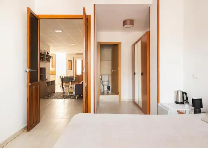 Daire With Private Bathroom And Balcony Nearby The Mercado Central, Center And