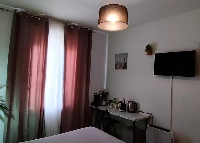 With Private Bathroom And Balcony Nearby The Mercado Central, Center And