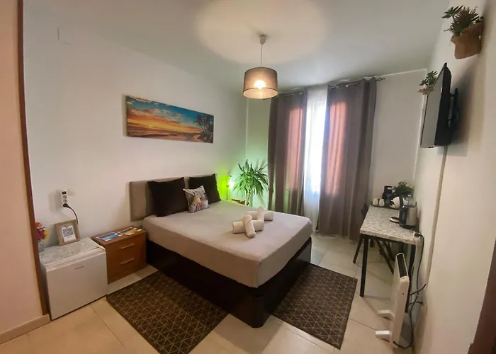 With Private Bathroom And Balcony Nearby The Mercado Central, Center And * Alicante
