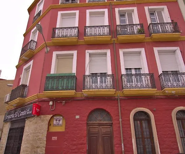 With Private Bathroom And Balcony Nearby The Mercado Central, Center And Daire